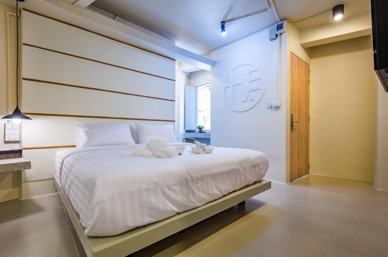 Hotel October Phuket Ngoại thất bức ảnh