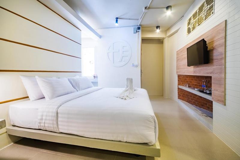 Hotel October Phuket Ngoại thất bức ảnh