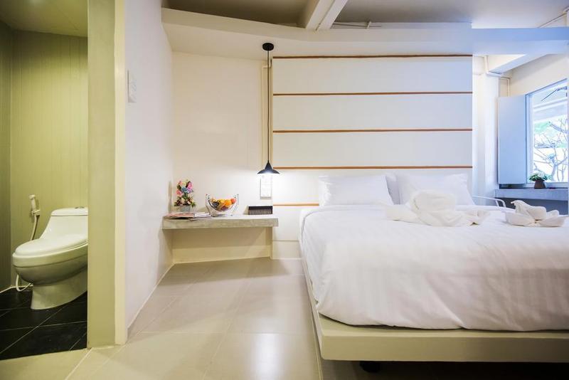 Hotel October Phuket Ngoại thất bức ảnh