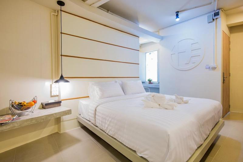 Hotel October Phuket Ngoại thất bức ảnh