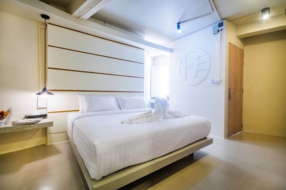 Hotel October Phuket Ngoại thất bức ảnh