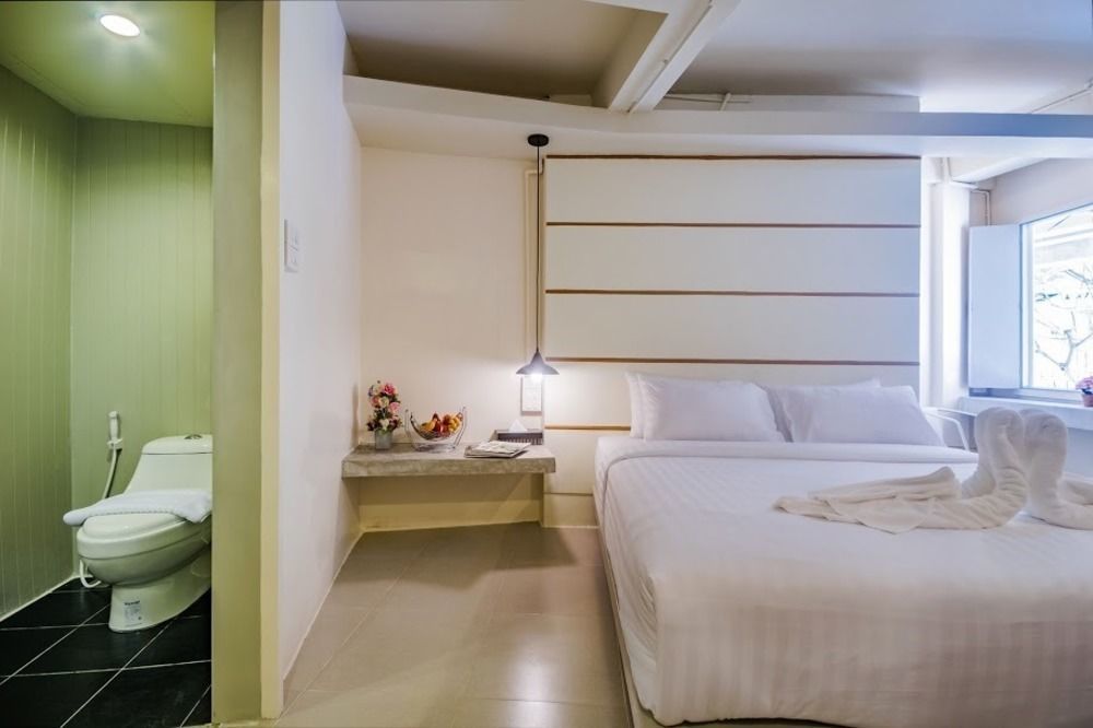 Hotel October Phuket Ngoại thất bức ảnh