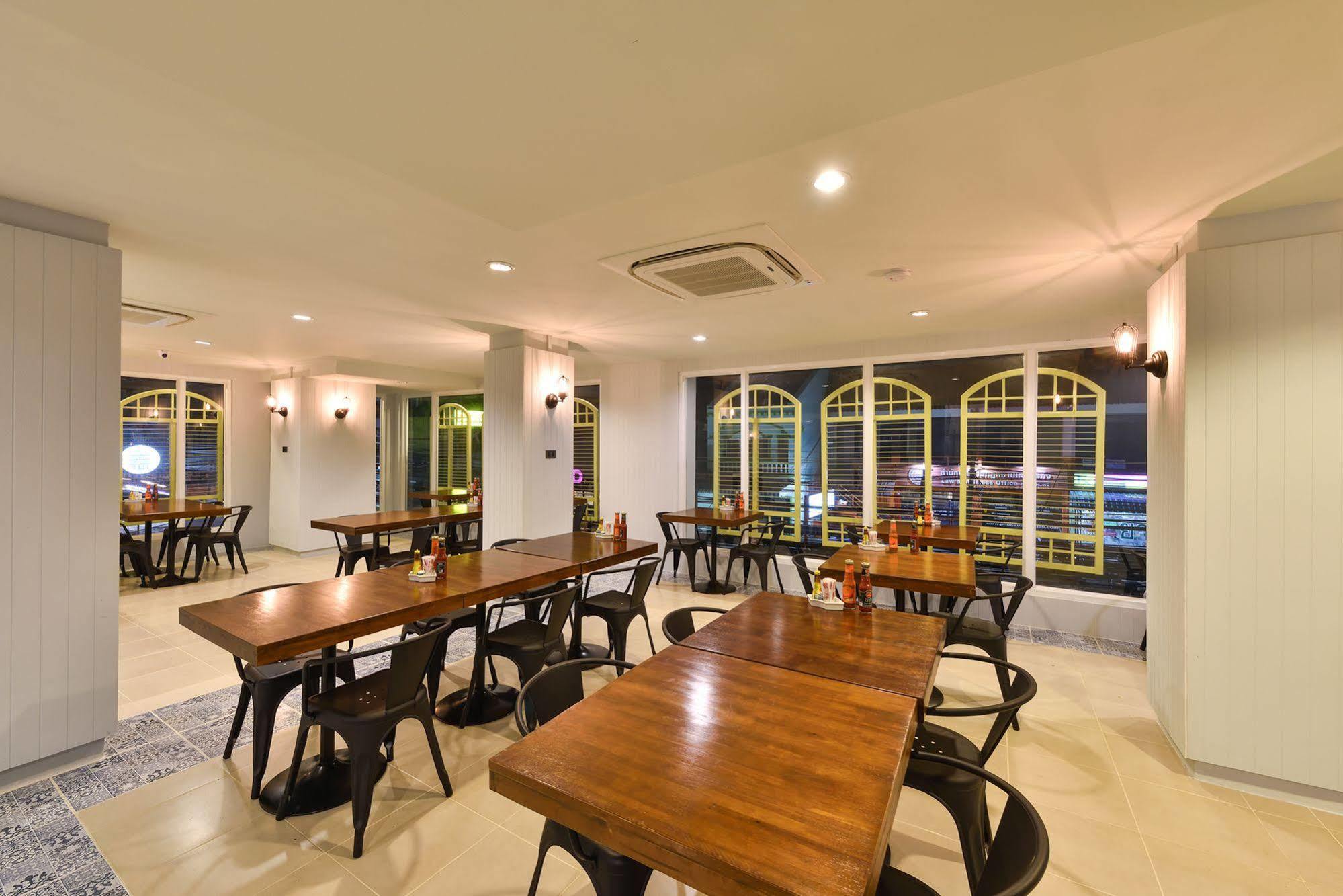 Hotel October Phuket Ngoại thất bức ảnh