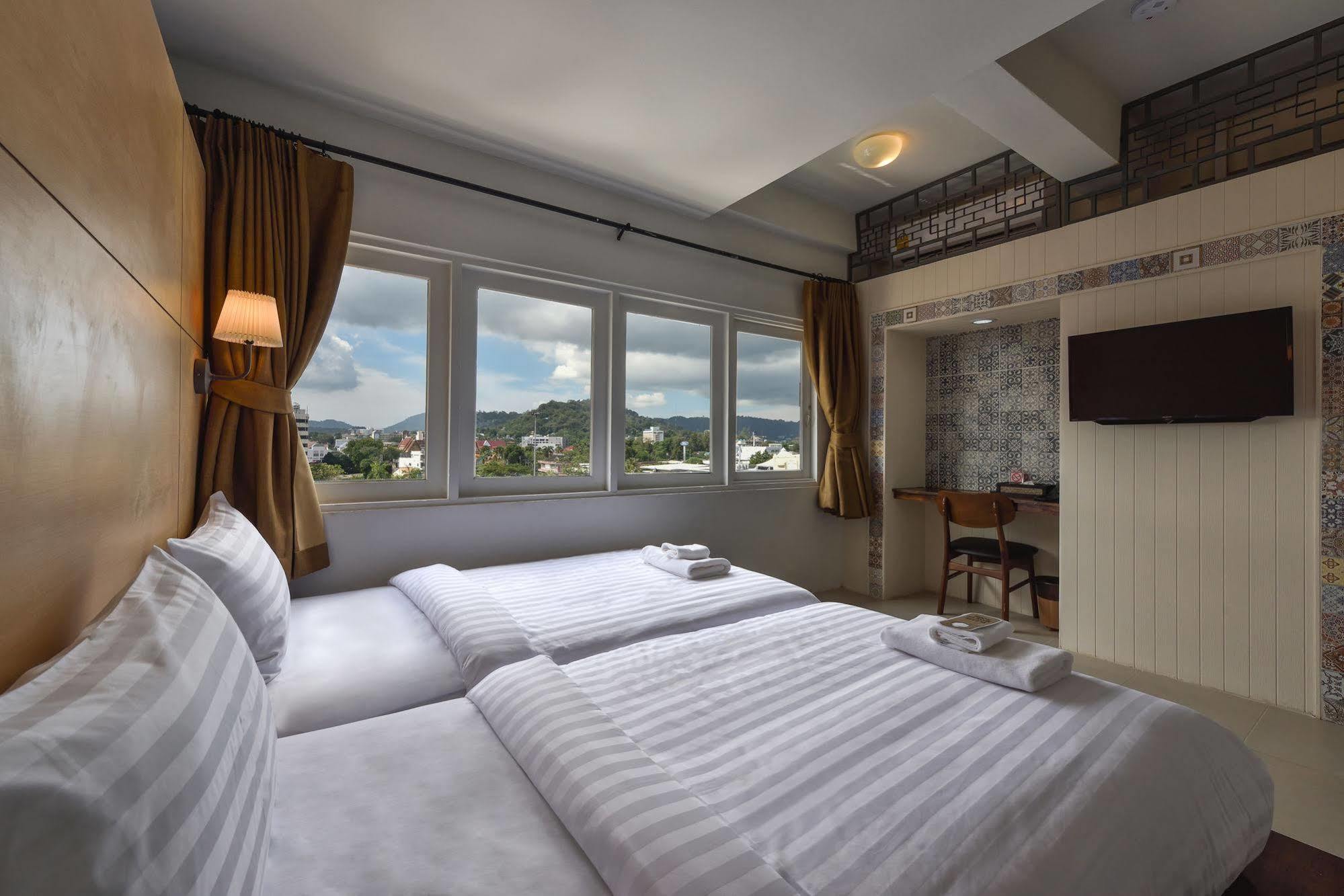 Hotel October Phuket Ngoại thất bức ảnh