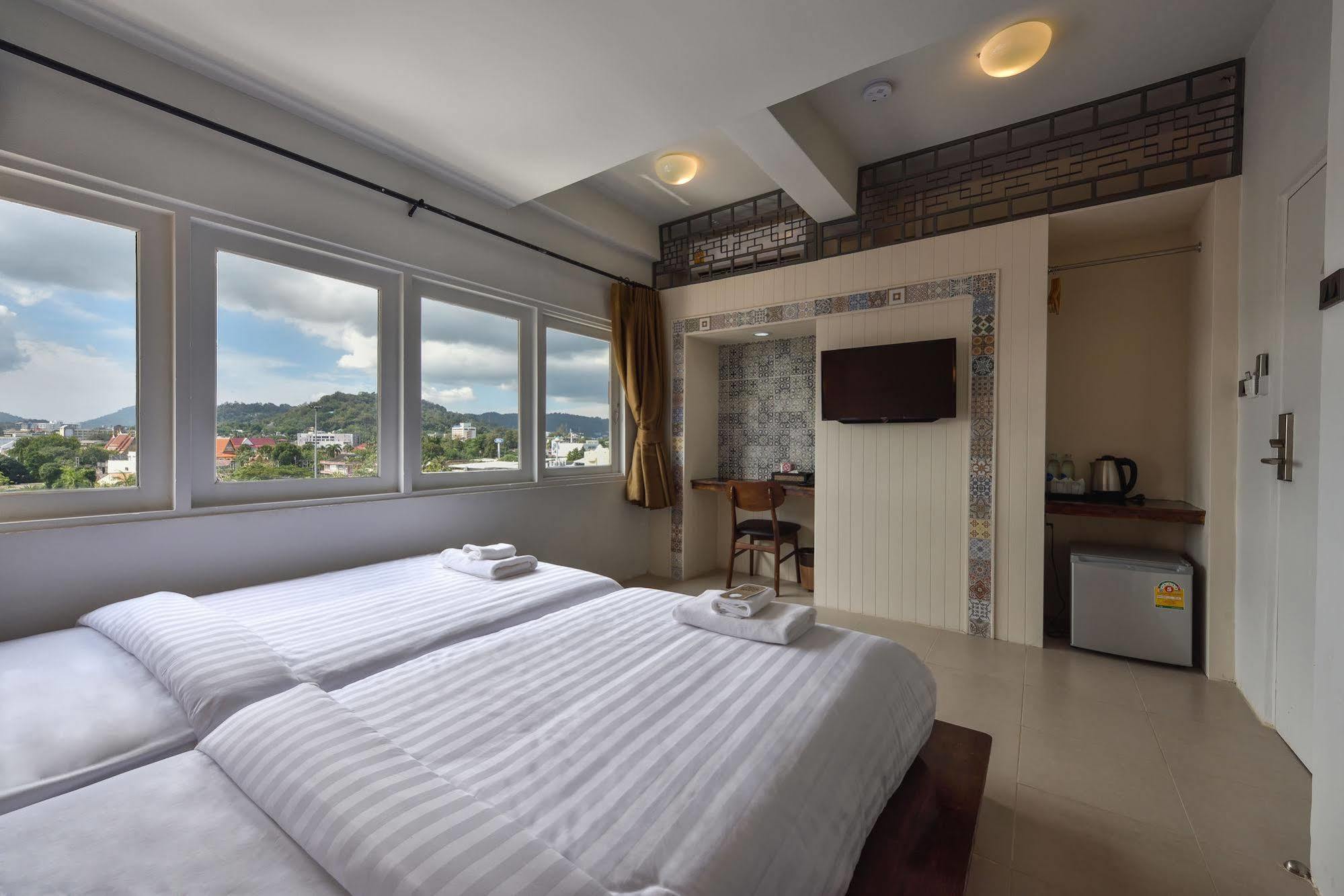 Hotel October Phuket Ngoại thất bức ảnh