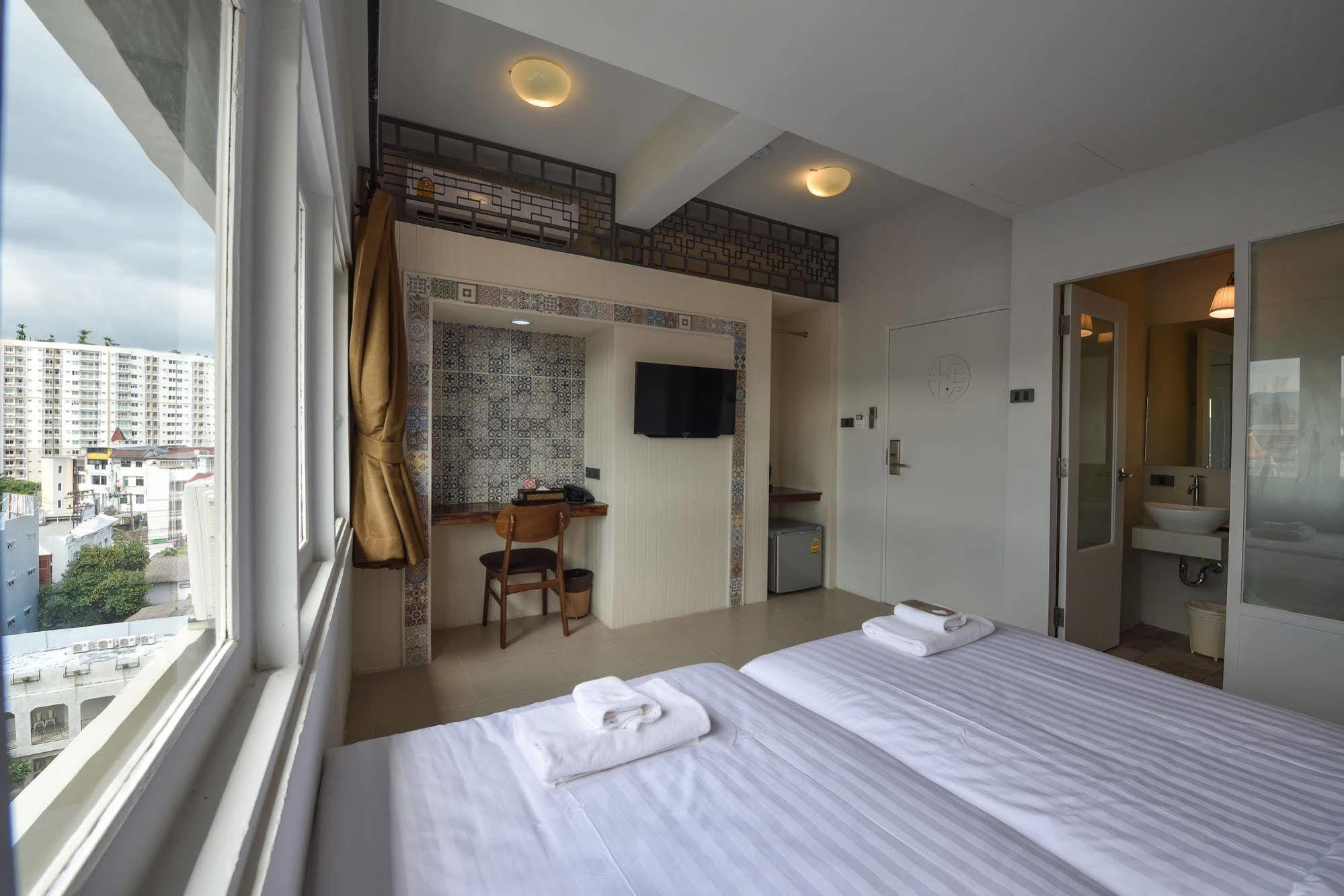 Hotel October Phuket Ngoại thất bức ảnh