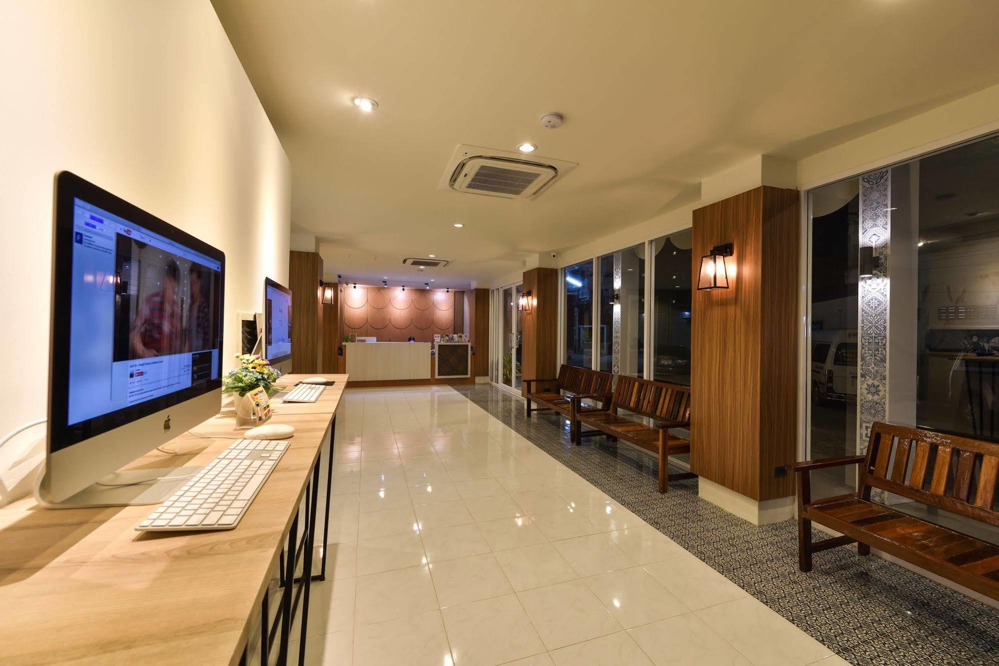 Hotel October Phuket Ngoại thất bức ảnh
