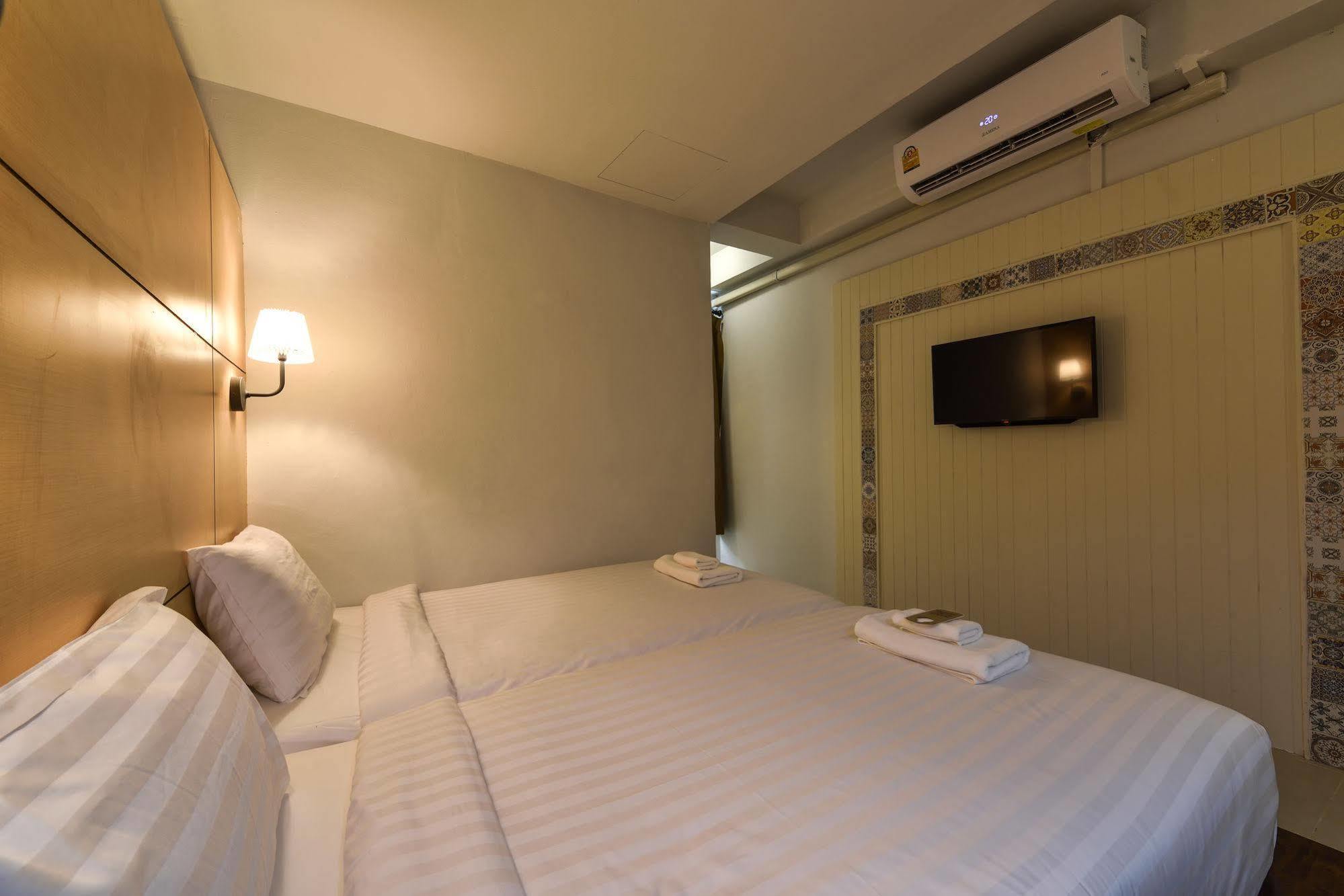 Hotel October Phuket Ngoại thất bức ảnh