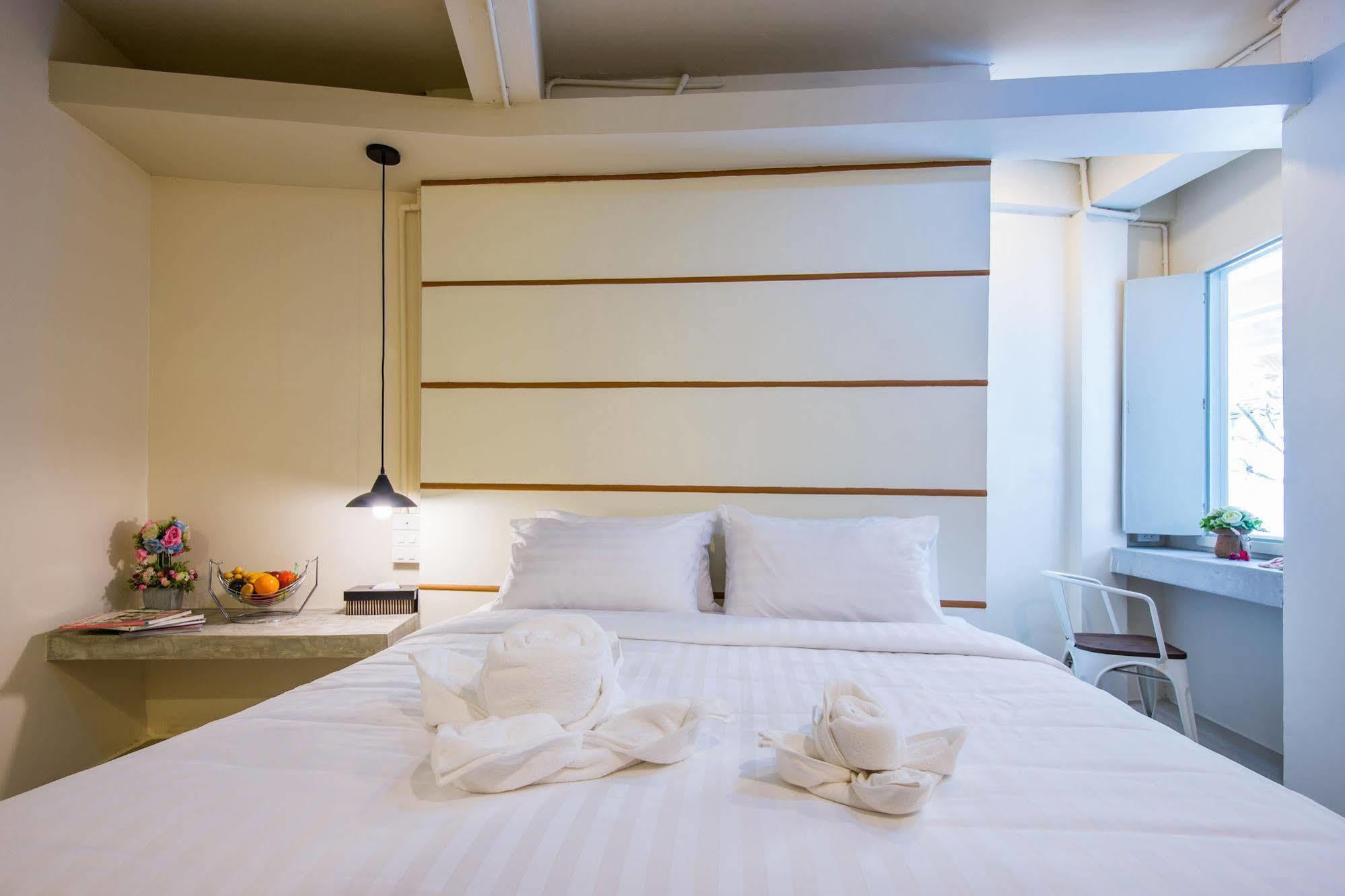 Hotel October Phuket Ngoại thất bức ảnh