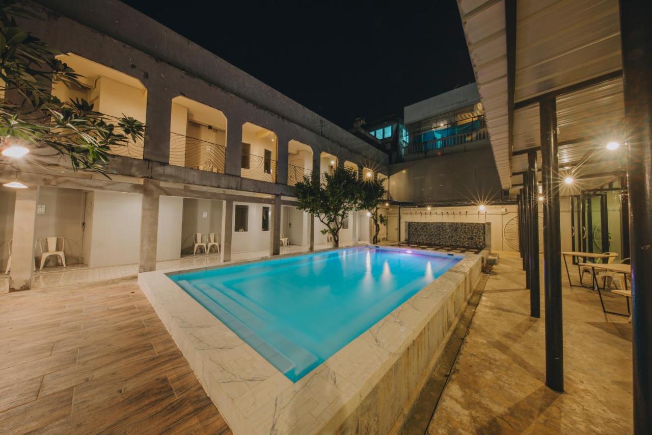 Hotel October Phuket Ngoại thất bức ảnh